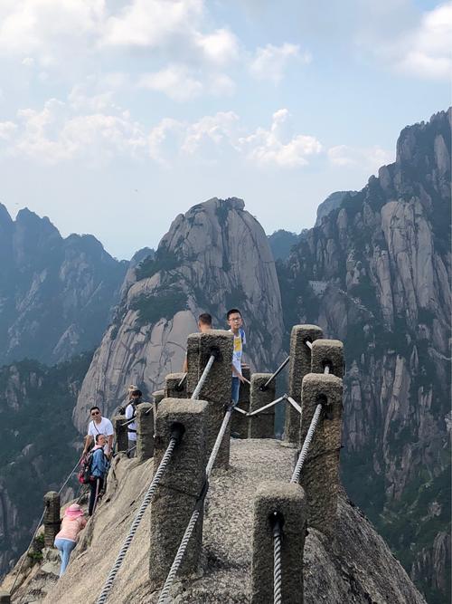 天都峰鲫鱼背图片-黄山天都峰鲫鱼背图片